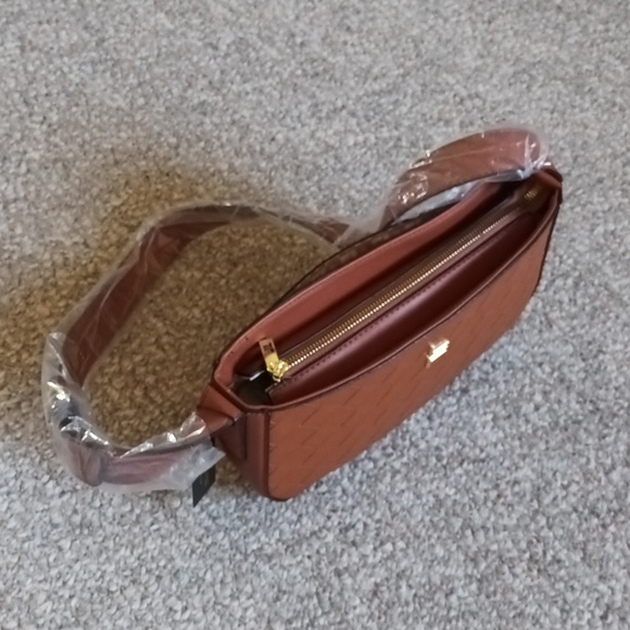 New London Fog Faux Lether Shoulder Bag. - Picture 5 of 11